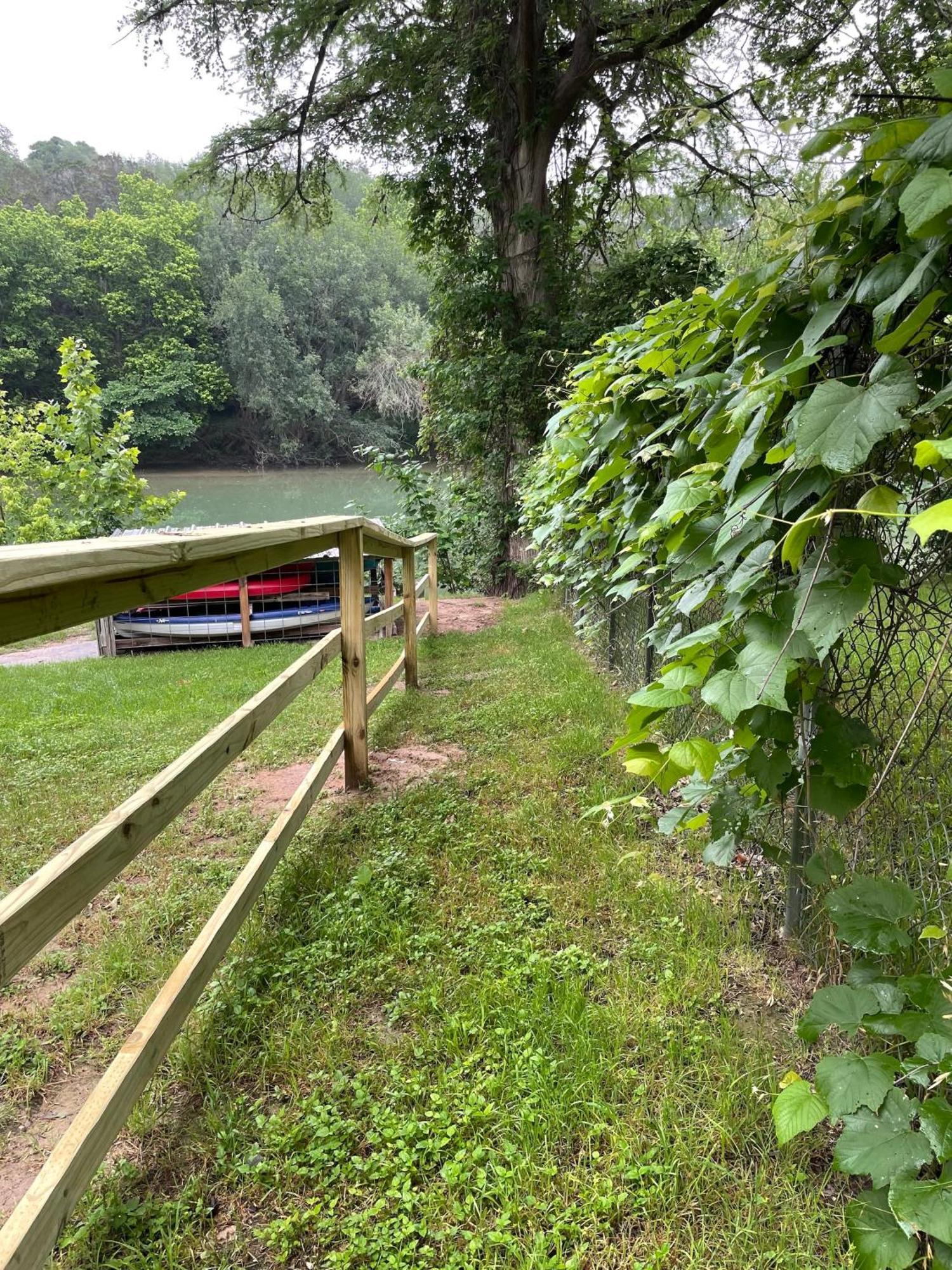 Rv Located On Private Property, Providing Access To The Guadalupe River, Accommodates Up To 5 Guests New Braunfels Buitenkant foto