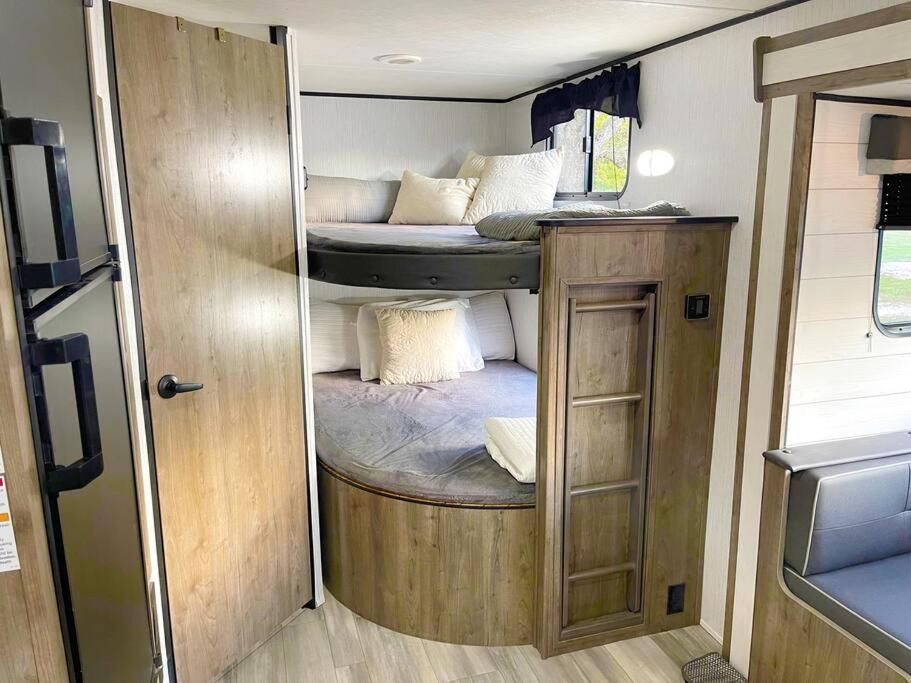 Rv Located On Private Property, Providing Access To The Guadalupe River, Accommodates Up To 5 Guests New Braunfels Buitenkant foto