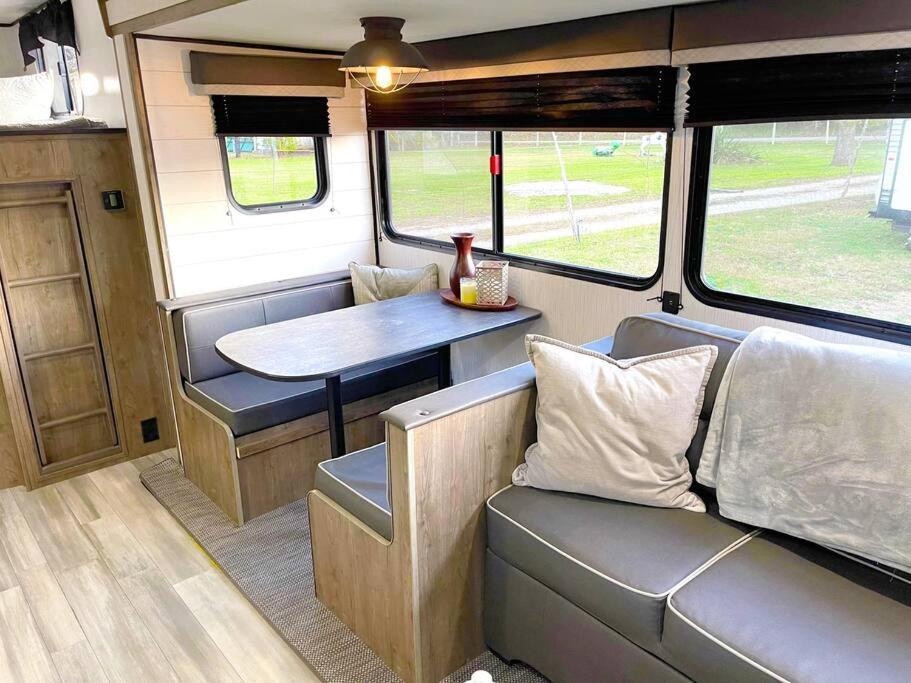 Rv Located On Private Property, Providing Access To The Guadalupe River, Accommodates Up To 5 Guests New Braunfels Buitenkant foto