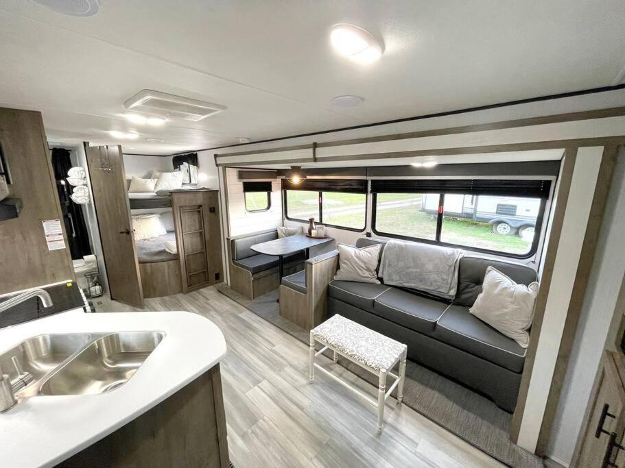 Rv Located On Private Property, Providing Access To The Guadalupe River, Accommodates Up To 5 Guests New Braunfels Buitenkant foto