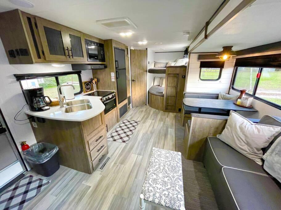 Rv Located On Private Property, Providing Access To The Guadalupe River, Accommodates Up To 5 Guests New Braunfels Buitenkant foto