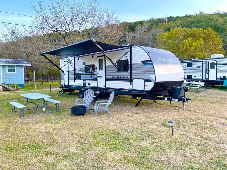 Rv Located On Private Property, Providing Access To The Guadalupe River, Accommodates Up To 5 Guests New Braunfels Buitenkant foto