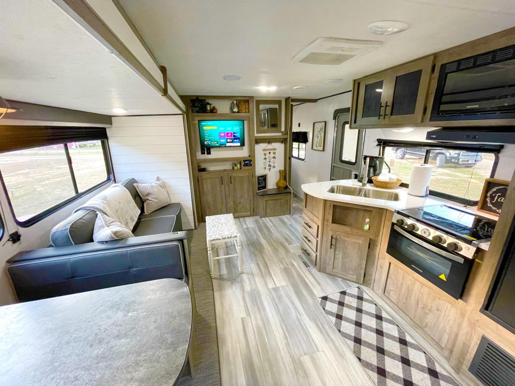 Rv Located On Private Property, Providing Access To The Guadalupe River, Accommodates Up To 5 Guests New Braunfels Buitenkant foto