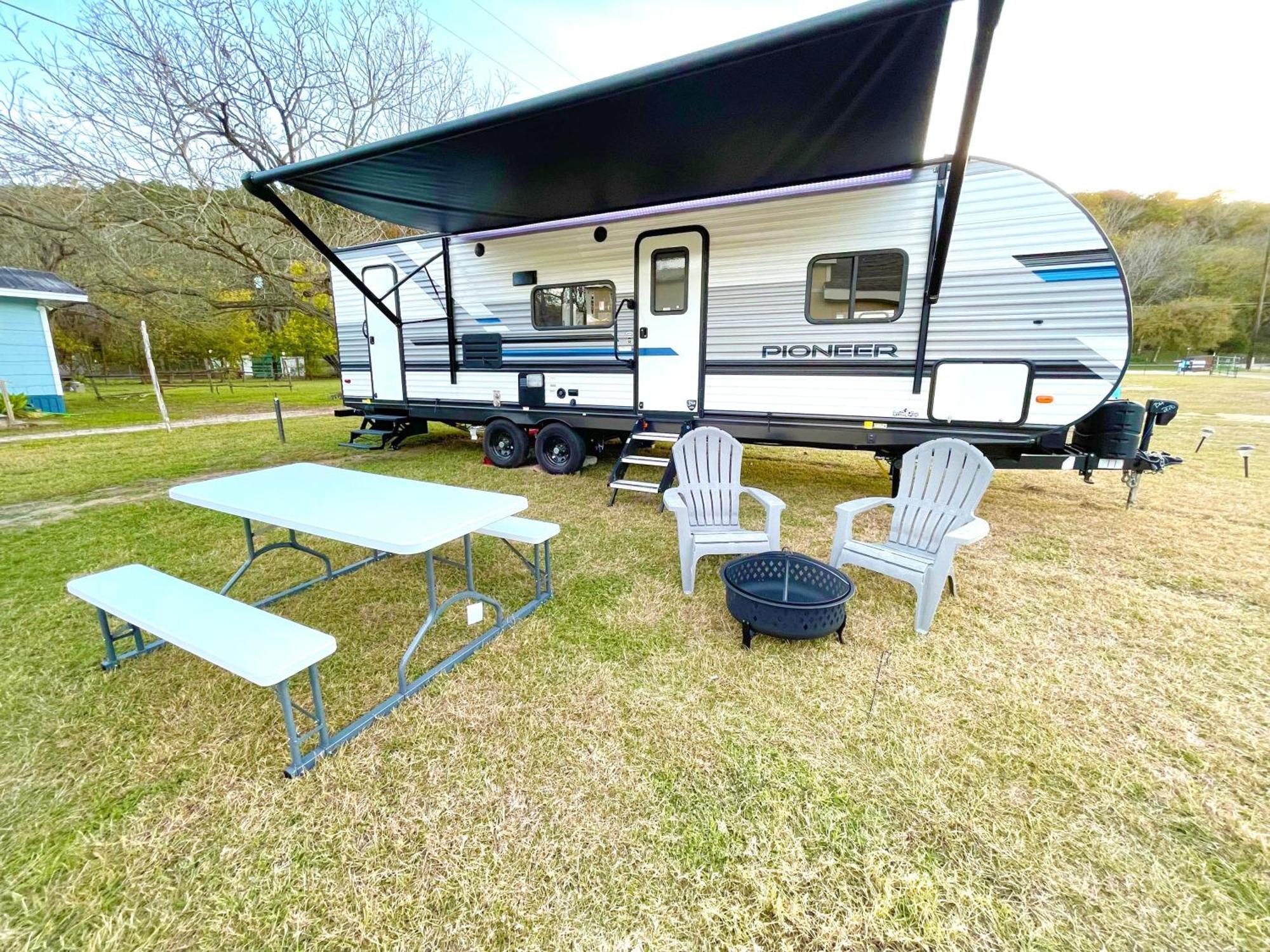 Rv Located On Private Property, Providing Access To The Guadalupe River, Accommodates Up To 5 Guests New Braunfels Buitenkant foto